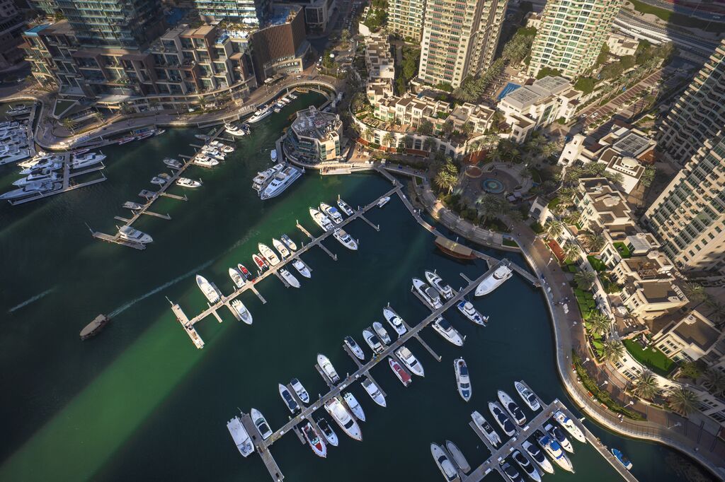 Large DET Dubai Marina Always On 5 min